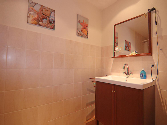 Bathroom 2, Grosszugig wohnen in Wendelstorf, Rostock