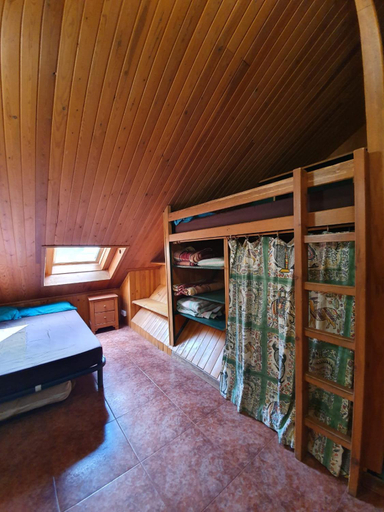 Others 2, Albergue "El Aguila", Huesca