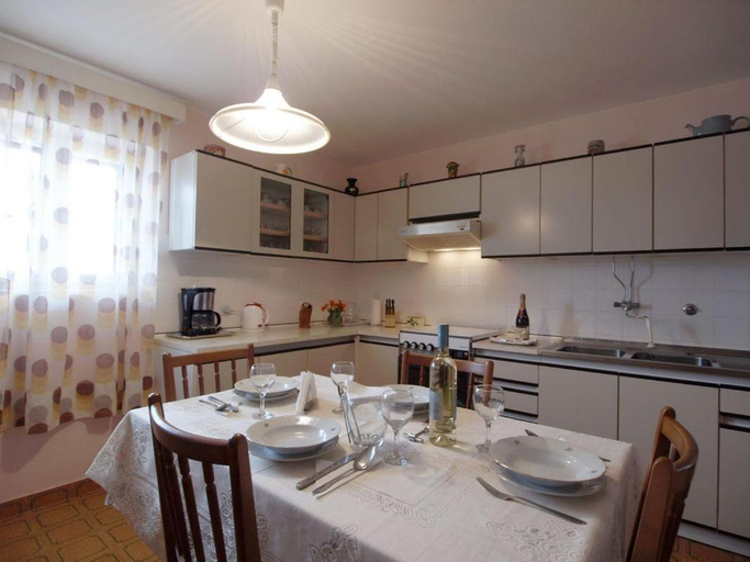 Others 5, 2 Bedroom Awesome Apartment In Lukoran, Preko