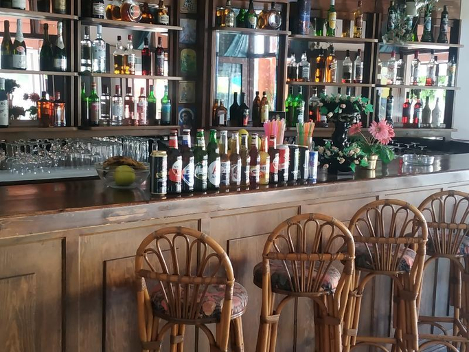 Food & Drinks, George Studios Stalida, Crete