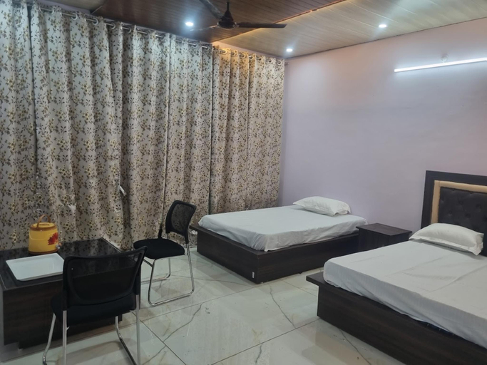 Bedroom 3, Hotel Shri Anand (Berinag,UK), Pithoragarh