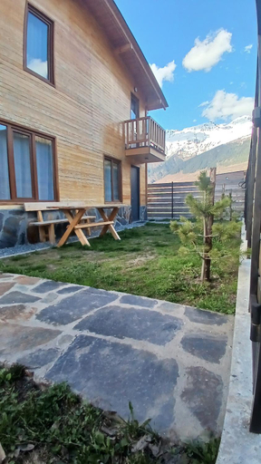 Others 5, Cottage Qel, Mestia