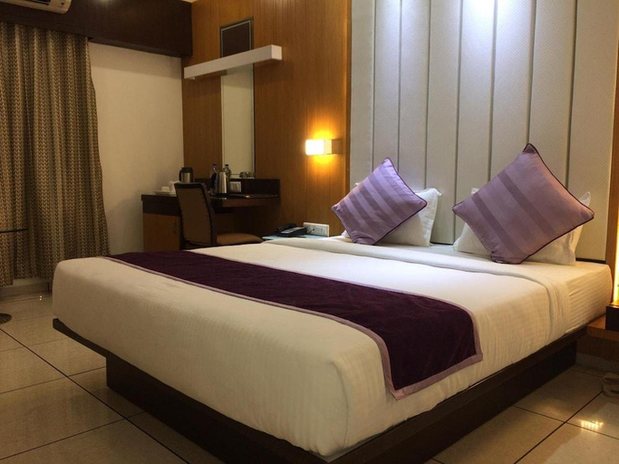 Bedroom 3, Hotel Royal Shelter, Valsad
