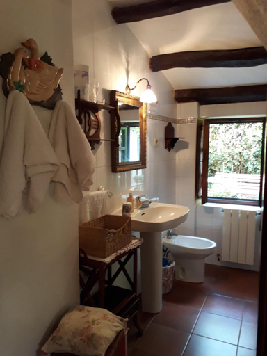 Bathroom 4, A Cortiña de Canalarrana, Lugo