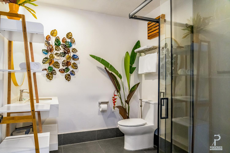 Bathroom 2, Ponderosa Golf & Country Club, Puerto Galera