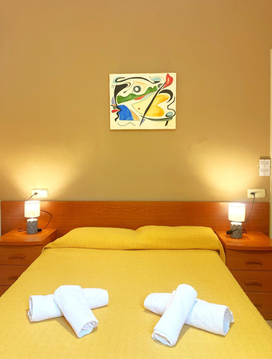 Bedroom 2, Hostal Lleida, Tarragona
