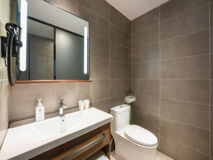 Bathroom 3, Hanting Hotel Dalian Dongwei Road Subway Station, Dalian
