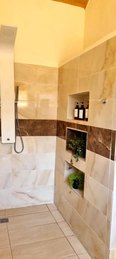 Bathroom 4, Mahafaly Hotel & Resort , Vakinankaratra