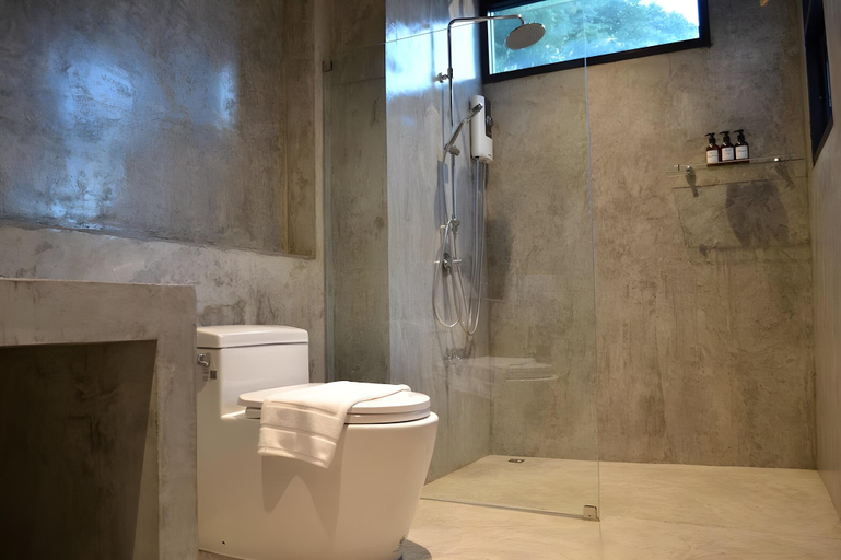 Bathroom 2, De'Anchor, Koh Si Chang