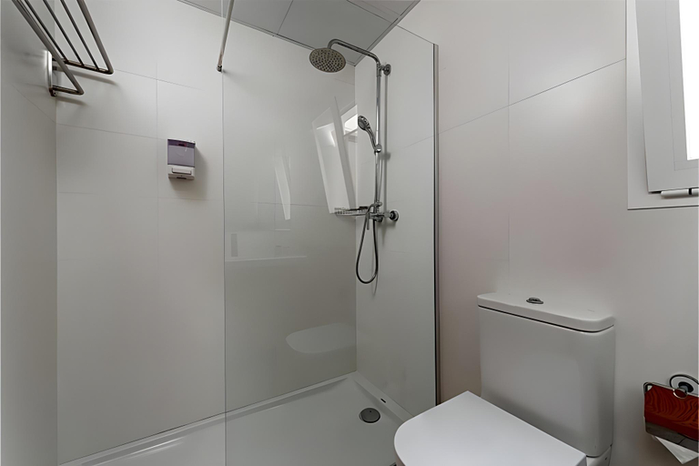 Bathroom 2, Apartamentos Carlos V, Baleares