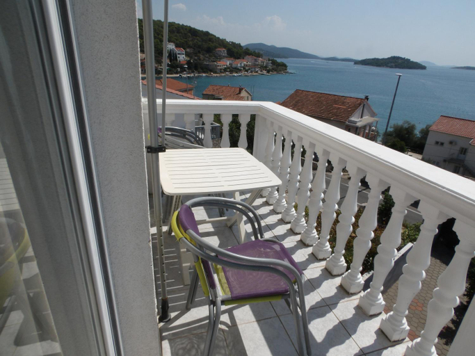 Others 5, Judith Apartment, Tisno