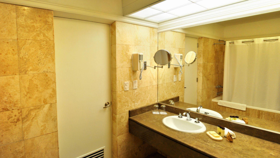 Bathroom, Wyndham Costa del Sol Trujillo, Trujillo