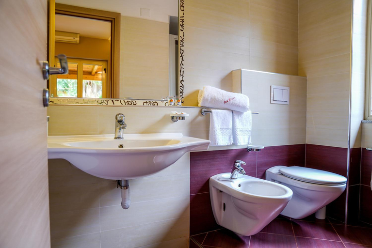 Bathroom 4, Hotel Villaggio Old River, Vibo Valentia