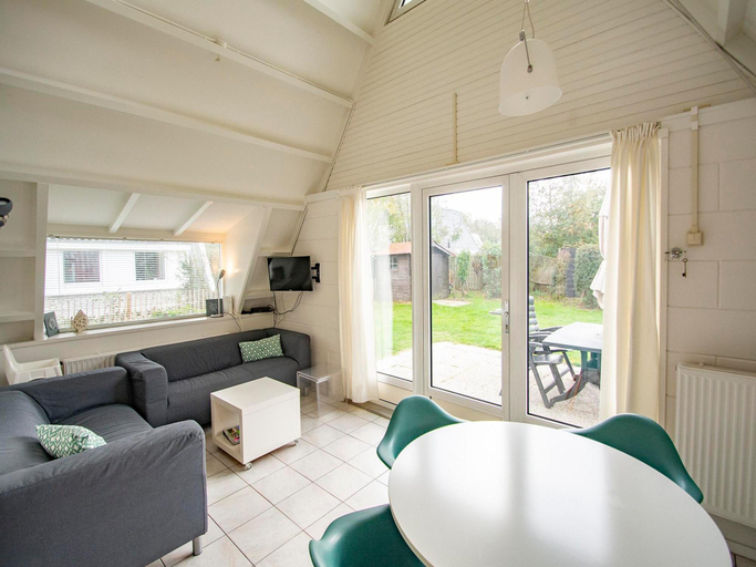 Others 5, Holiday Home Groote Keeten near Beach, Zijpe