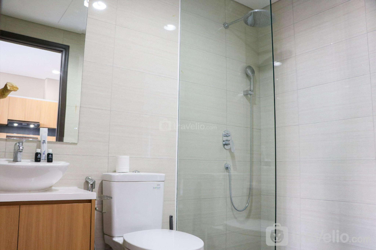 Bathroom 4, Wonderful 1BR Ciputra International By Travelio, West Jakarta