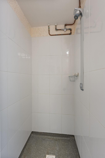 Bathroom 3, Errigal Hostel