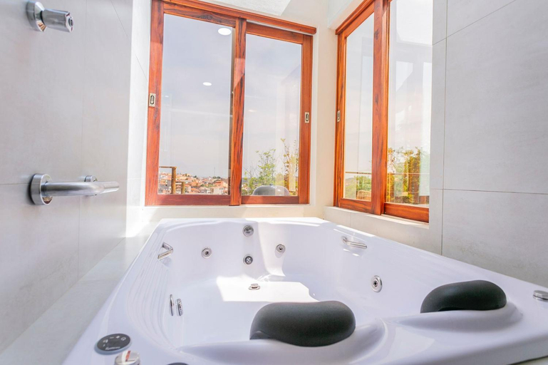 Bathroom 3, Refugio das Serras, Cunha