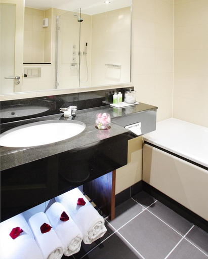 Bathroom 5, Leonardo Royal Hotel Bristol, Bristol