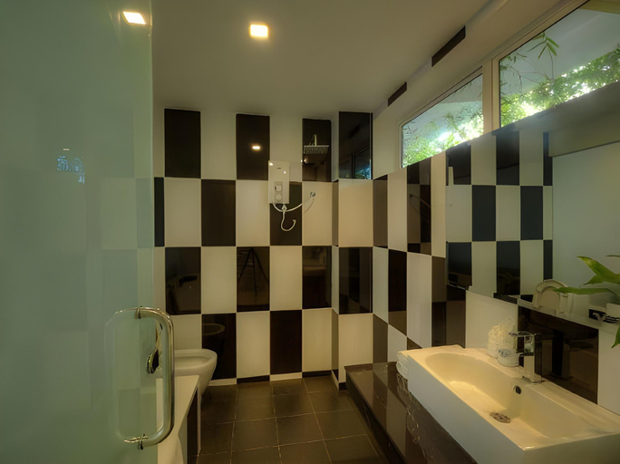 Bathroom 5, Angkor Sweet Night Hotel, Siem Reap