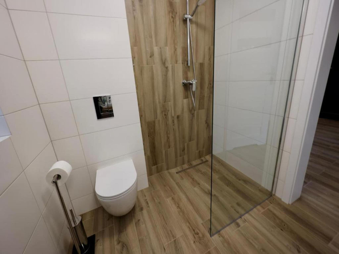 Bathroom 3, House in Stepnica by Szczecin Lagoon, Goleniów