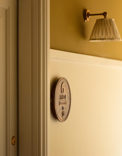 Bathroom 4, Teach de Broc