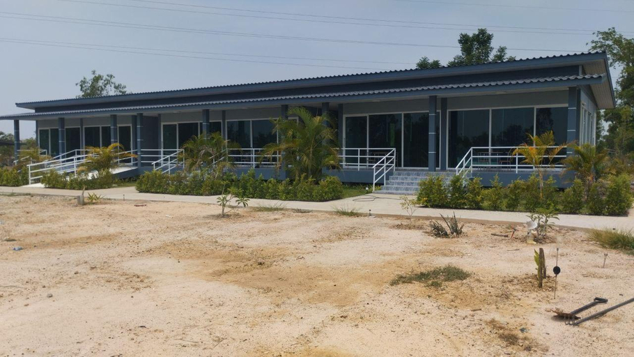5, The Village, Prakhon Chai