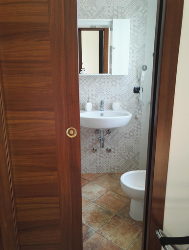 Bathroom 5, Il grillo parlante, Lecce