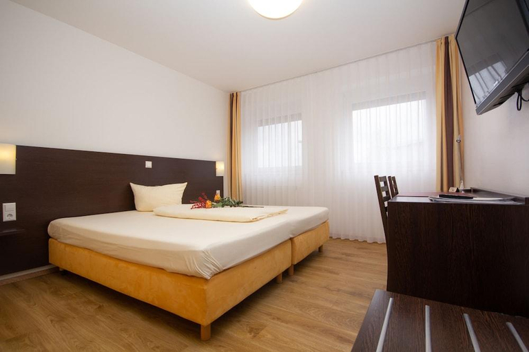 Bedroom 3, iQ-Hotel, Alb-Donau-Kreis