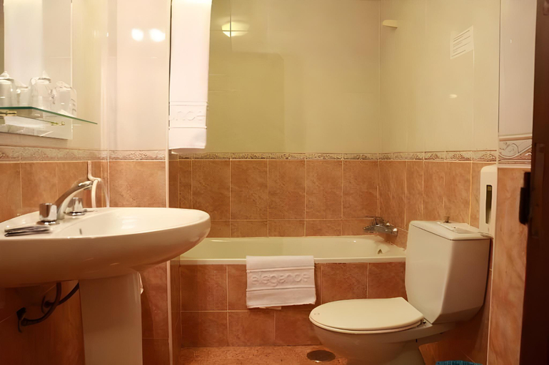 Bathroom 3, Apartamentos Resitur, Sevilla