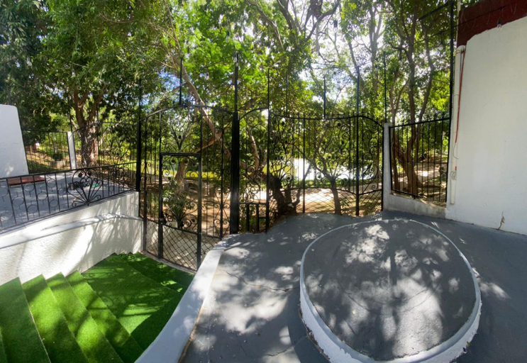 Others 3, DG Divine Garden Tabasco, Centro