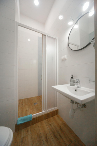 Bathroom 3, BonApart Delux, L'vivs'ka