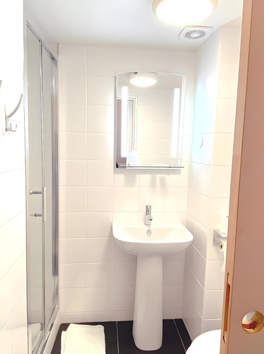 Bathroom 3, Hotel Aviatic, Paris