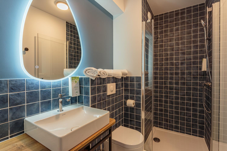 Bathroom 5, KYRIAD DAX - Saint Paul les Dax, Landes