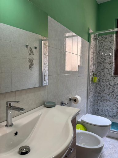 Bathroom 3, Appartamenti accoglienti nel cuore di Siniscola, Nuoro