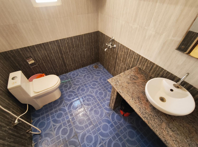 Bathroom 4, Art Le Cafe, Viluppuram