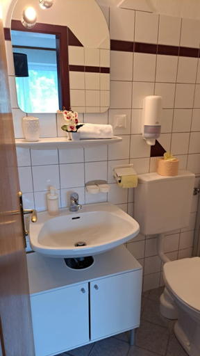 Bathroom 3, Jerà am Furtnerteich&Grebenzen Hotel Ristorante, Murau