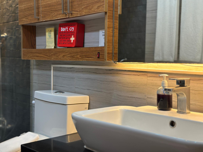 Bathroom 2, Chic Suite | Mountain View + Zen Room Access, Tagaytay City