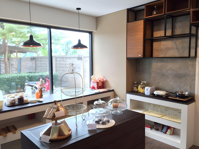 Food & Drinks 5, The Ascent Apartment, Muang Chon Buri