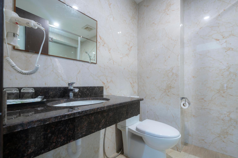 Bathroom 4, Coco Tuan Chau Hotel, Hạ Long