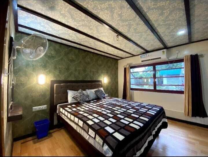 Room 4, Honeymoon Boathouse, Alappuzha