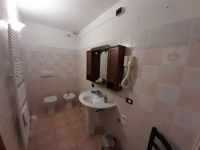 Others 5, Casale del Gufo, Ancona