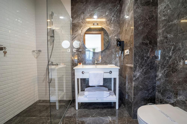 Bathroom 5, Mell City Suite Hotel, Merkez