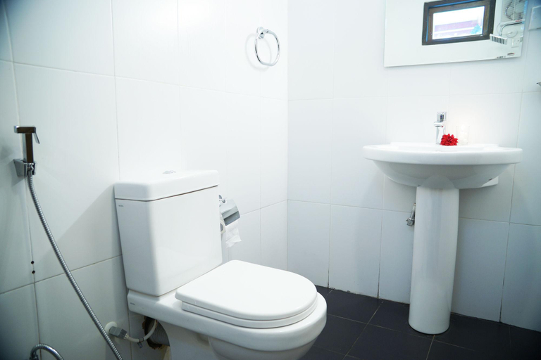 Bathroom 5, Kandy Moon Hills Hotel, K.F.G. & G. Korale