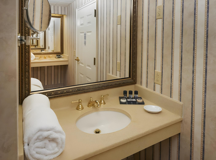 Bathroom 4, The Nittany Lion Inn, Centre