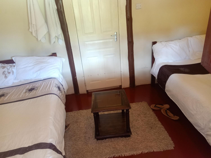 Bedroom 4, The Great Circle Lodge., Kieni