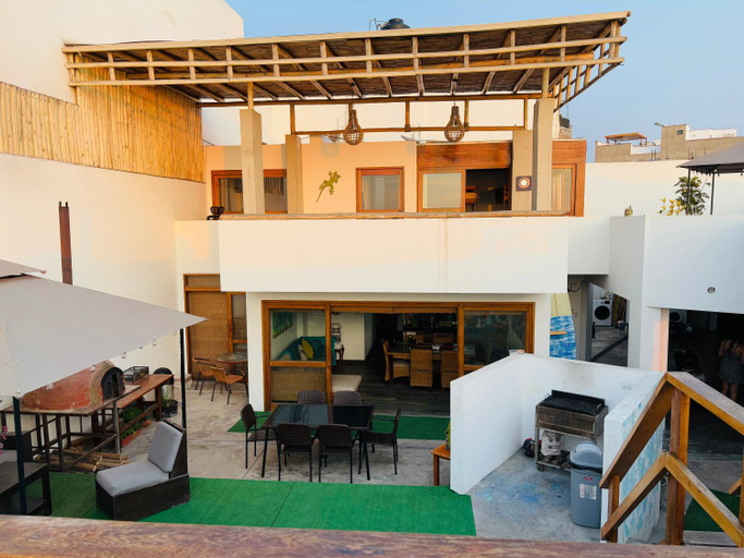Exterior & Views