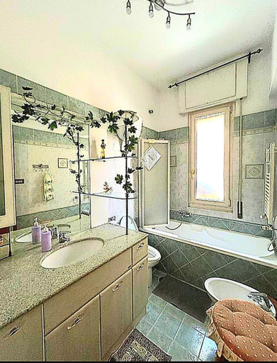 Bathroom 3, A casa di Mori, Roma