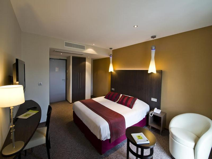 Bedroom 3, Logis Hotel Victor Hugo & Spa, Doubs