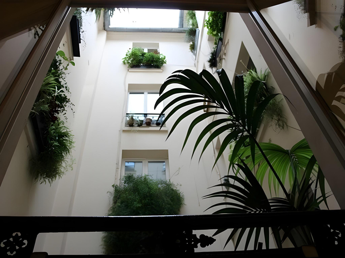 Others 5, Chambres de la Grande Porte, Paris
