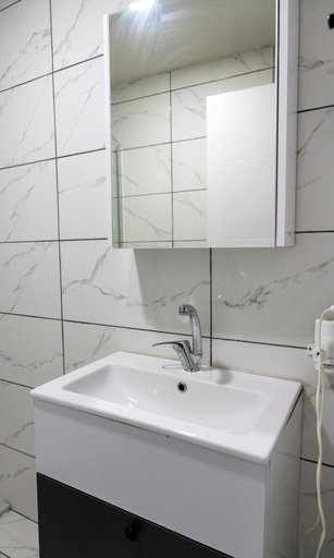Bathroom 5, Rio's Hotel, Tuzla